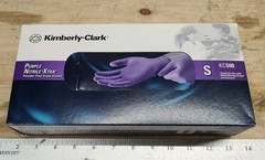 NEW Box Of 50 KIMBERLY CLARK KC500 50601 SMALL 12″ PURPLE NITRILE-XTRA GLOVES