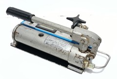 OMICRON OTE-P202 PRESSURE CALIBRATOR WITH HAND PUMP TONSBERG NORWAY