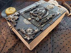 Book of Shadow Witch Grimoire Journal Blank Witchcraft Raven 8×6 in 600 Pages