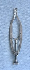 Katena K1-9500 Stevenson Lacrimal Sac Retractor 3 x 3 Blunt Prongs Adjustable