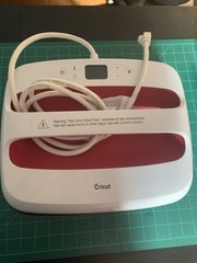 Cricut EasyPress Heat Press Digital Display for T-Shirts/Garments 120V Manual