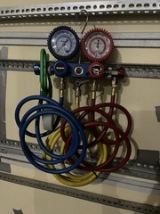 NEW Snap-on 3-Valve Manifold Gauge Set Mechanical Pressure PSI Multicolor Hoses