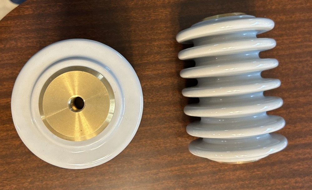 Meister Inter. #70215 Porcelain Insulator 4″ Dia. x 6″ Tall, (lot of2) NEW
