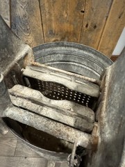 Vtg Metal Geerpres 8 Gallon Galvanized Mop Bucket Casters Floor Prince Wringer