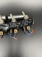 Carling Toggle Switch 10A, 250V AC 15A 125V AC 3/4 HP 125-250V AC Lot 4