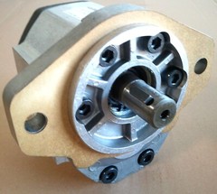 SALAMI HYDRAULIC GEAR PUMP 2.0 CU.IN/REV 25GPM 7/8 KEYED SHAFTMOD#3PB33D-R87S3