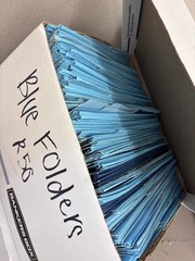 Letter classification folders brown and blue