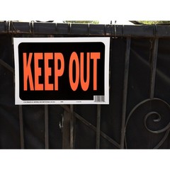 NEW 8.5×12 Plastic “Keep Out” Sign Bold, Weatherproof Ideal for Private Property