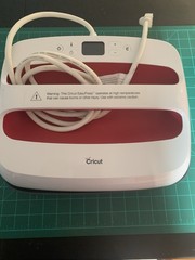 Cricut EasyPress Heat Press Digital Display for T-Shirts/Garments 120V Manual