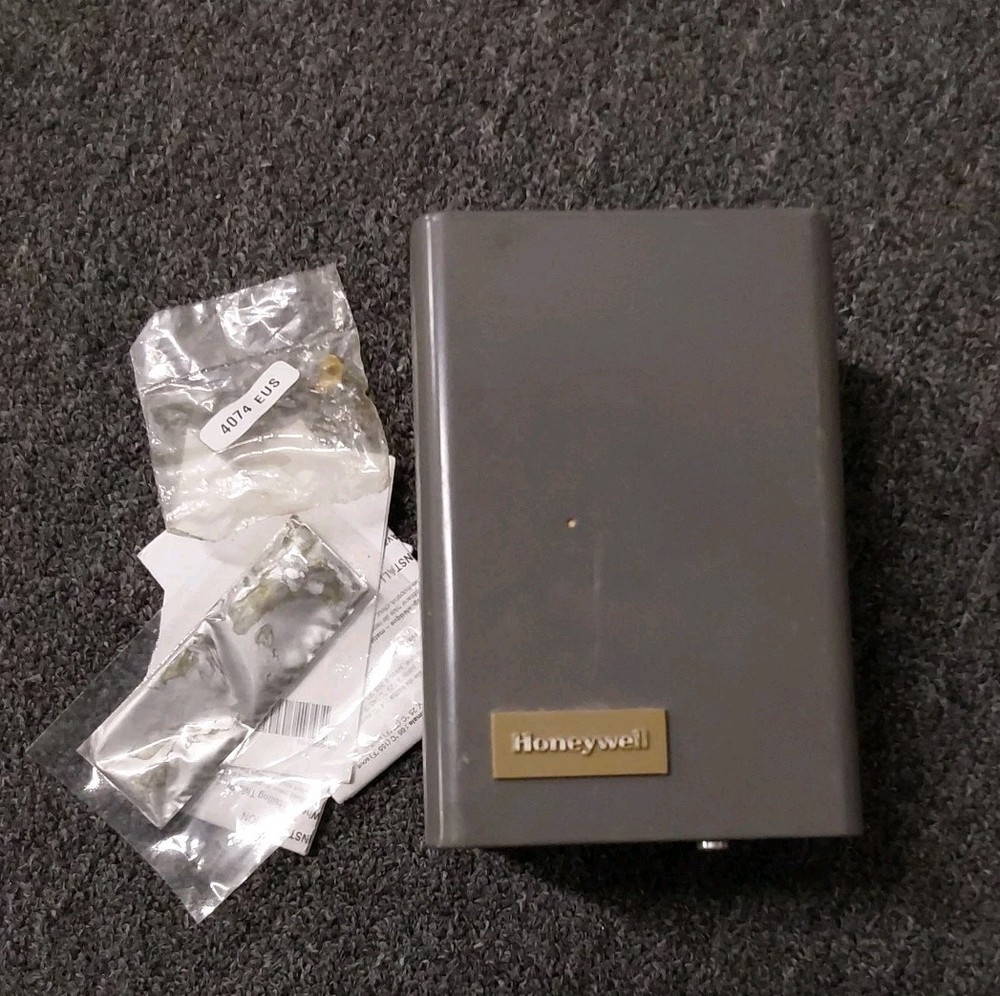 Good Condition! Honeywell L8148 J 1009 Aquastat Relay BC