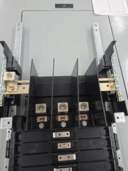Square D NF430L2CCL Panelboard250A MAIN LUG 600V 3 PHASE 4 WIRE INTERIOR ONLY
