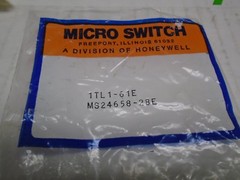 LOT of 2 Micro Switch MS24658-28e Locking Lever momentaryToggle Switch