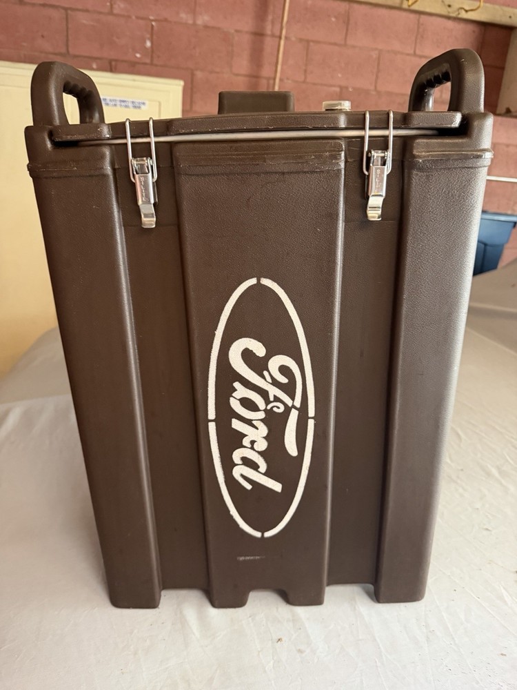 FORD Cambro Hot / Cold Beverage Dispenser, 4-3/4 Gallons Brown 500LCD