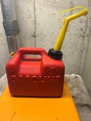 Vintage Chilton 1 Gallon 6 ounces Gas Can + Pre-ban Spout, Model P10