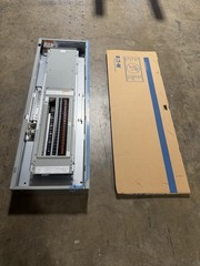 1-400 AMP 480V MAIN LUG PANELBOARD 42 SPACE 3PHASE 4 WIRE COMPLETE PANEL (NEW)