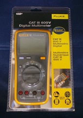 FLUKE 15B+ CAT III 600V Digital Multimeter 1000V/10A BRAND NEW