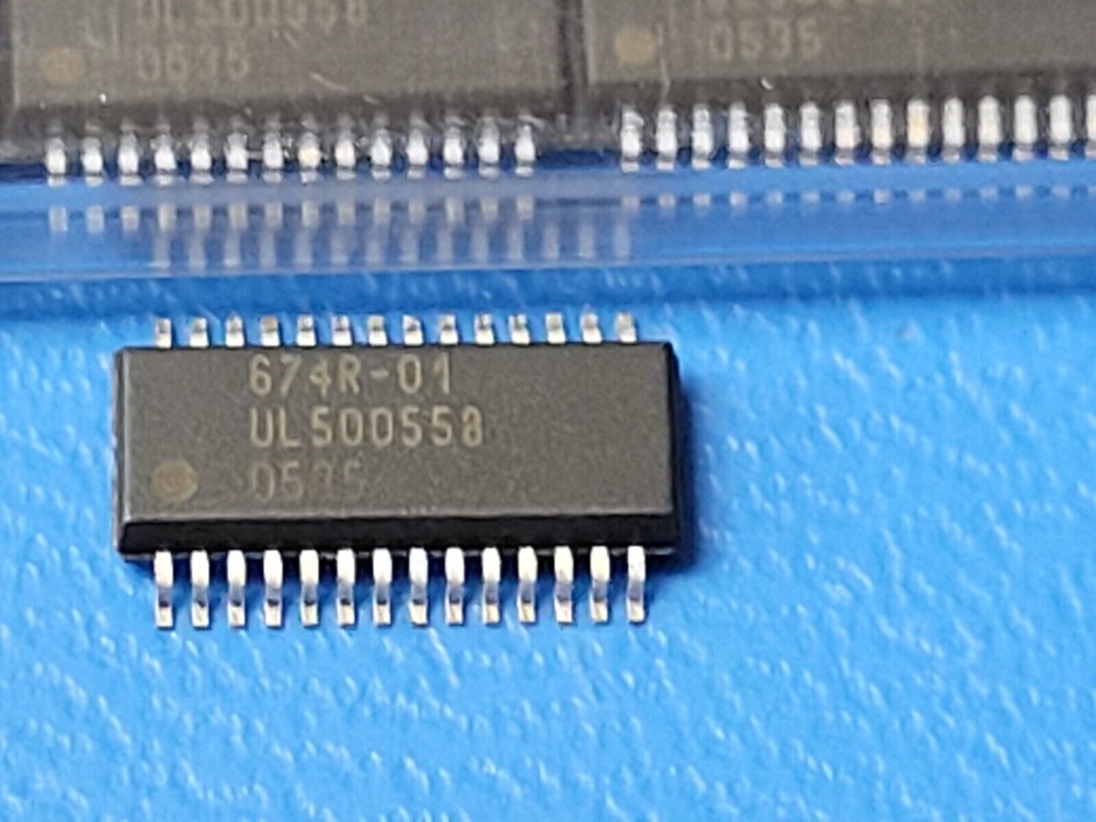 (1 PC) ICS674R-01 ICS Clock Divider IC 235MHz 1 28-SSOP (0.154″, 3.90mm Width)