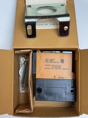 Omron E3B2-D2M4D-US Photoelectric Sensor 24-240v-ac 12-240v-dc