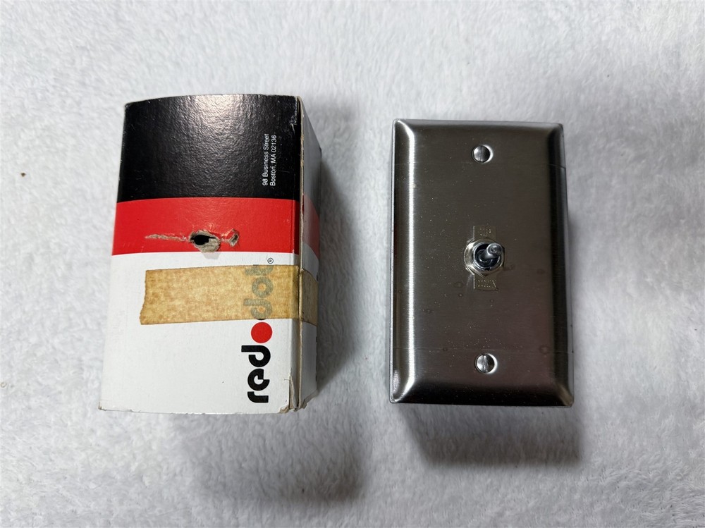 RED DOT IH3-1-LMCSA DRY-TITE SINGLE GANG UNIVERSAL DEVICE BOX WITH ON OFF SWITCH