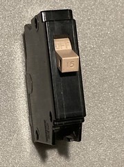 CH115 Cutler-Hammer Type CH 1 Pole 15 Amp 120V FULL NOTCH METAL FOOT (WARRANTY)