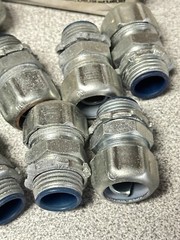 LOT OF 13 NEW THOMAS & BETTS 5331 LIQUID-TIGHT FLEX-METAL CONDUIT CONNECTOR 3/8″