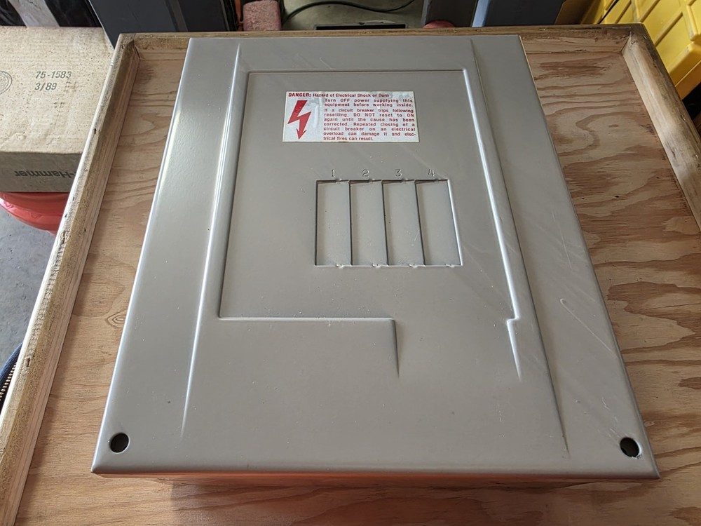 CUTLER HAMMER CH4 SERIES E PANEL BOX TYPE CH4 4SPACE 125A MAIN LUG