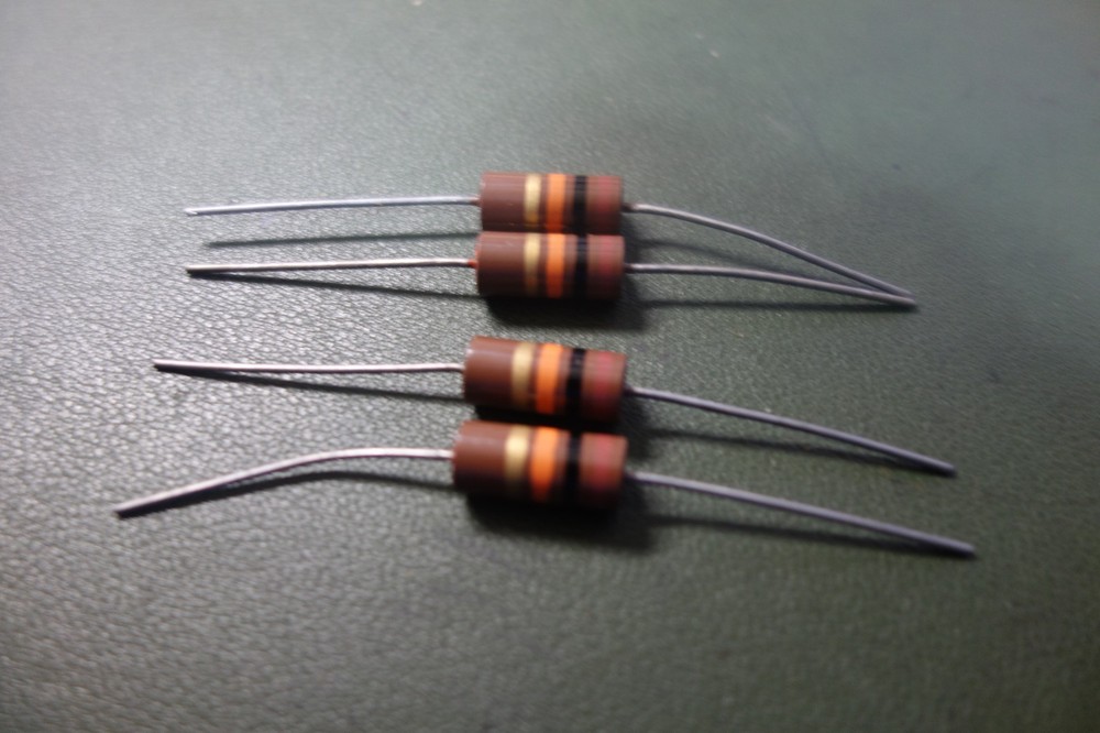 4 Ea Vintage IRC Molded 10K 2W 5 % Carbon Comp Resistors RC42GF103J