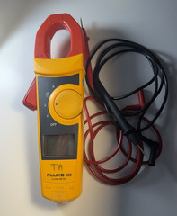 Fluke 333 CAT III 600V Clamp Digital Multimeter 400A AC, 6000 Count