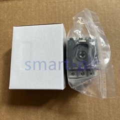 1PCS Socomec 22003003 Load Break Switch Disconnect 32A 3POLE New In Box