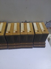 SIEMENS SIMATIC S5, 6ES5 441-8MA11 AND 6ES5 700-8MA11 W/ BASE