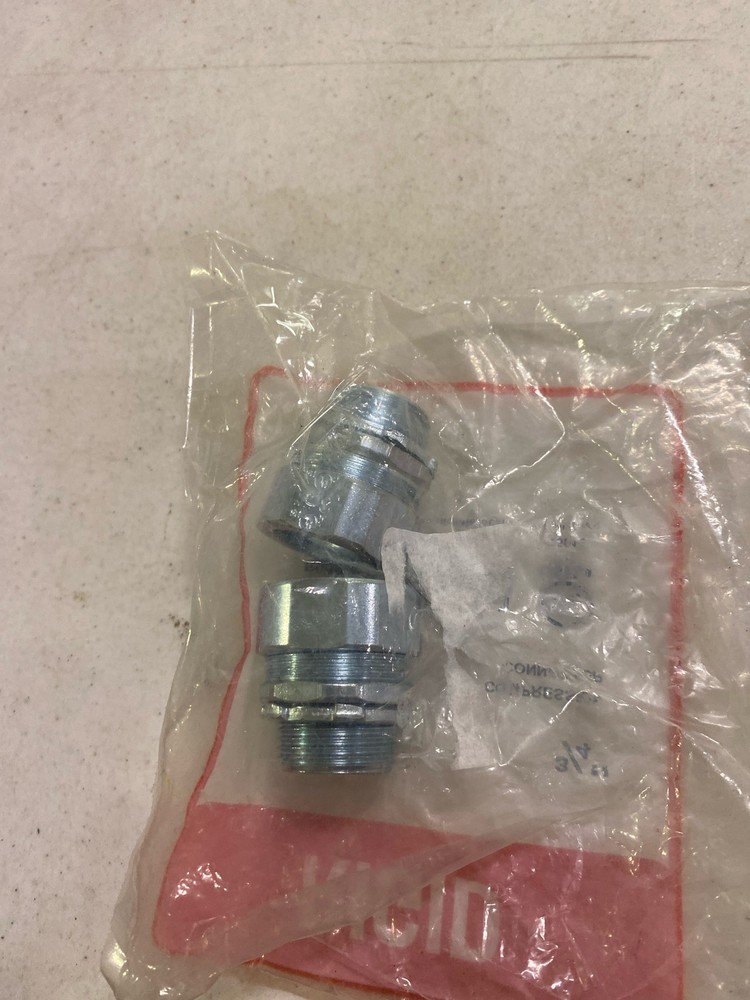 Halex 26352, 3/4″ Threadless Compression Conduit Connectors, 2 Pack