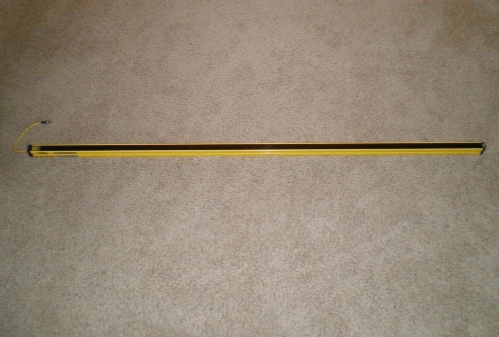 Banner SLSR30-1800P8 Light Curtain EZ-Screen Receiver Aprox. 6′ Long (1800mm)