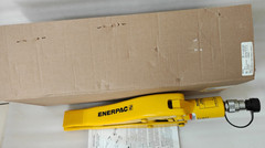 Enerpac WR15 Hydraulic Spread Cylinder/ Spreader 11.5IN MAX Spread Capacity