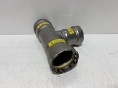 Viega 25376 MegaPressG 1-1/2″ x 1-1/2″ x 1-1/4″ Carbon Steel Tee P1 x P2 x P3