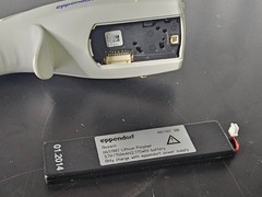 EPPENDORF XPLORER 300 SINGLE CHANNEL ELECTRONIC VOLUMETRIC PIPETTE 15-300µL