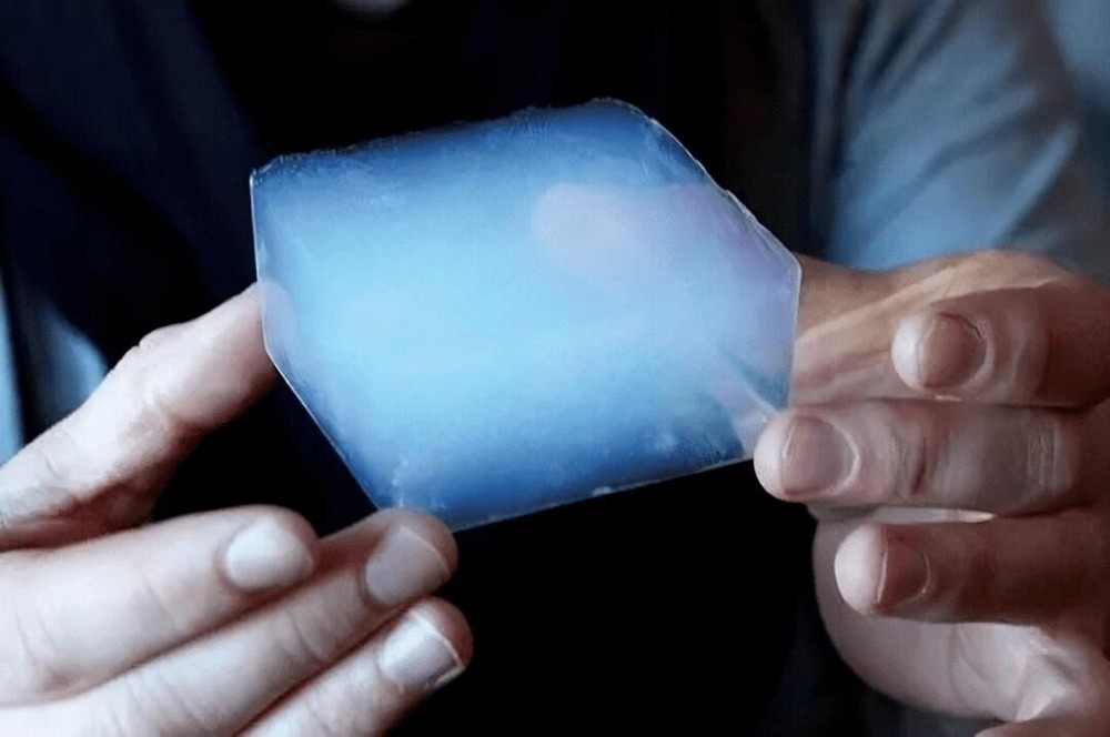 Aerogel cube block with high permeability and high porosity Special gift present