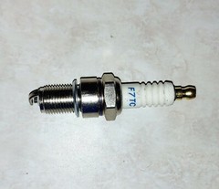 F7TC Spark Plug For Honda GX120 GX160 GX200 GX240 GX270 GX340 GX390 Generator