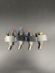 Carling Toggle Switch 10A, 250V AC 15A 125V AC 3/4 HP 125-250V AC Lot 4